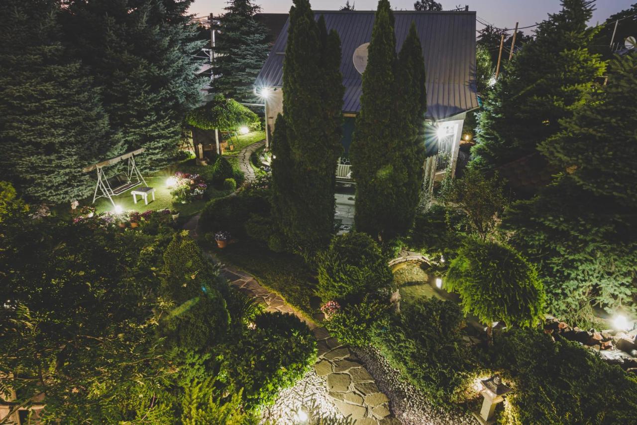Апартаменты В Гостевом Домике Almaty Bagian luar foto
