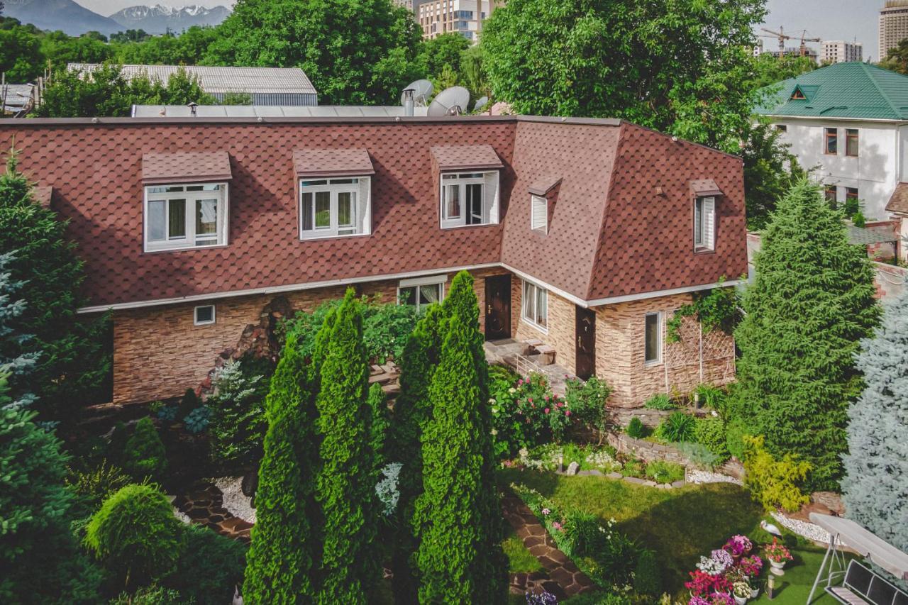 Апартаменты В Гостевом Домике Almaty Bagian luar foto